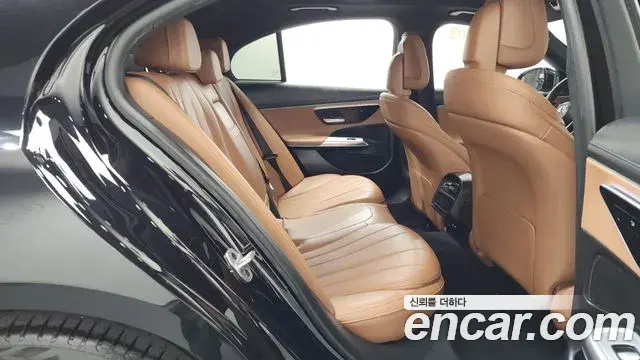 Mercedes-Benz E-Class 2024 — Photo 11/20