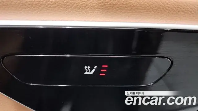 Mercedes-Benz E-Class 2024 — Photo 12/20
