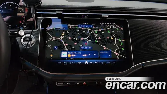 Mercedes-Benz E-Class 2024 — Photo 13/20