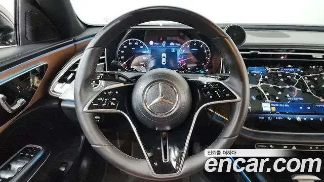 Mercedes-Benz E-Class 2024 — Photo 14/20