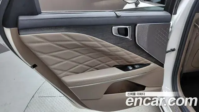 Kia K8 2021 — Şəkil 30/35