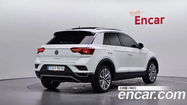 Volkswagen T-Roc 2021 — ფოტო 28/30