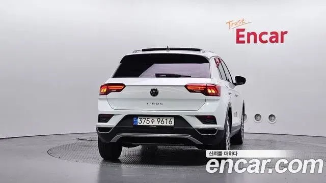 Volkswagen T-Roc 2021 — ფოტო 14/30