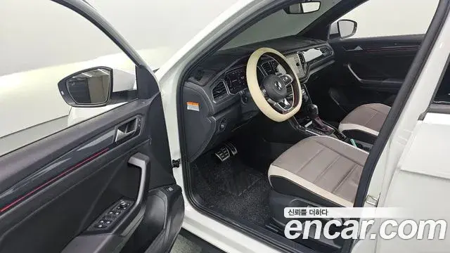 Volkswagen T-Roc 2021 — ფოტო 16/30