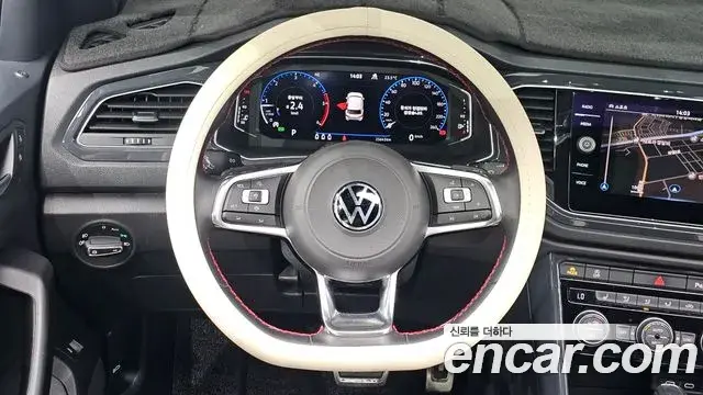 Volkswagen T-Roc 2021 — ფოტო 23/30
