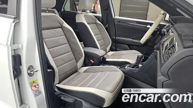 Volkswagen T-Roc 2021 — ფოტო 15/30
