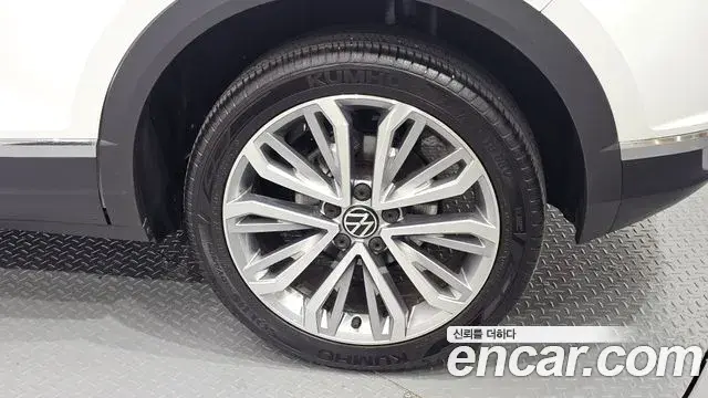 Volkswagen T-Roc 2021 — ფოტო 19/30