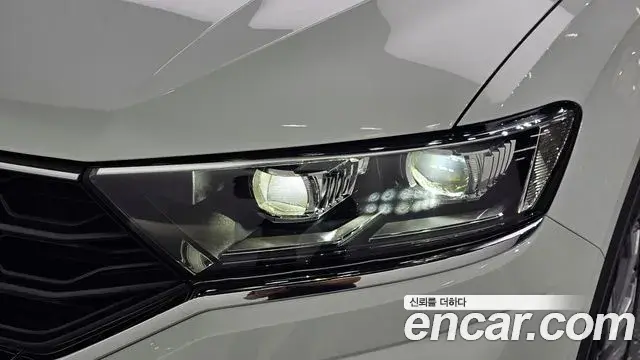 Volkswagen T-Roc 2021 — ფოტო 21/30