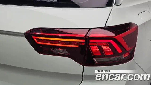 Volkswagen T-Roc 2021 — ფოტო 27/30
