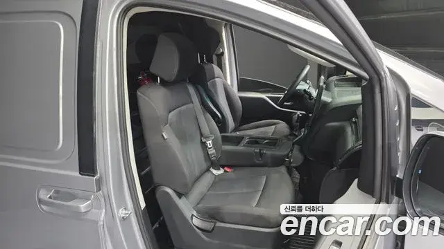 Hyundai Staria 2023 — Фото 11/20