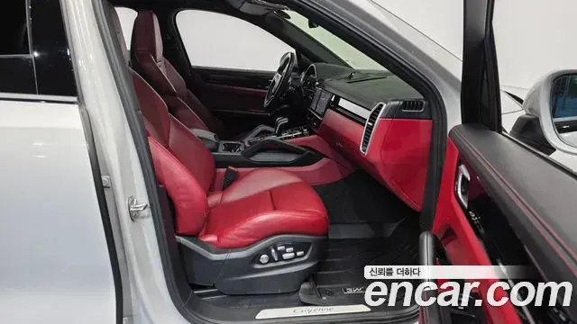 Porsche Cayenne 2020 — Фото 11/20