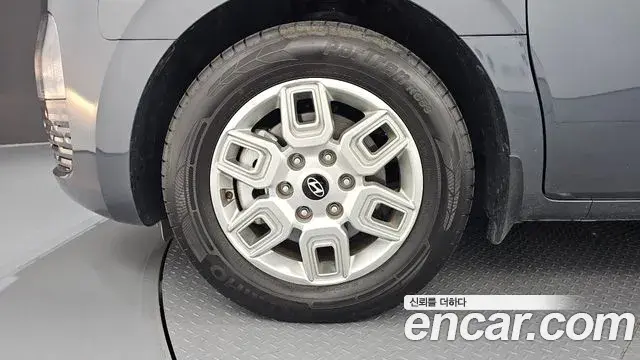 Hyundai Staria 2024 — Photo 5/20