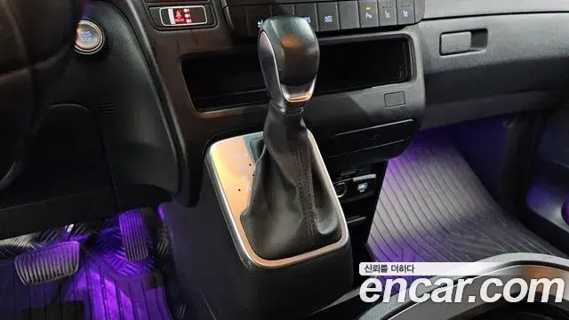 Hyundai Staria 2024 — Photo 9/20