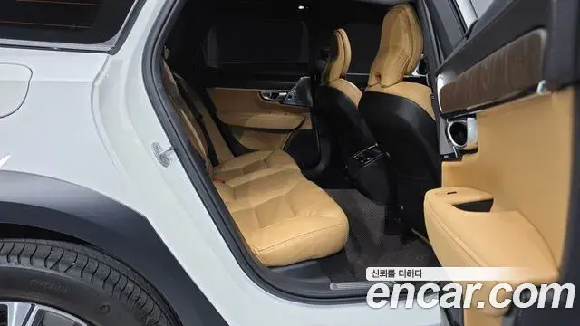 Volvo V90 Cross Country 2024 — ფოტო 6/20