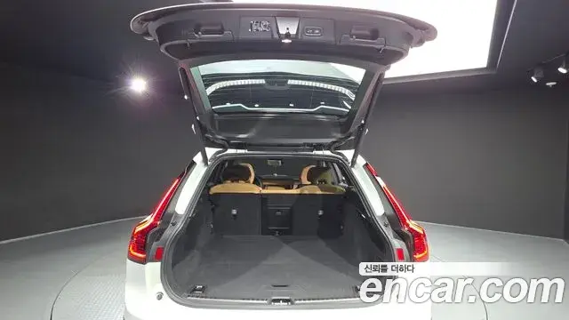 Volvo V90 Cross Country 2024 — ფოტო 13/20