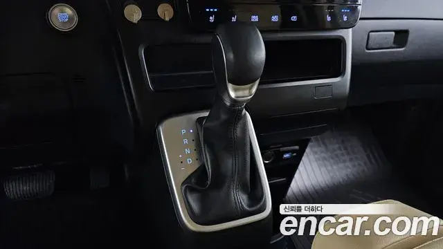 Hyundai Staria 2023 — Фото 8/20