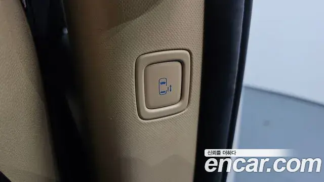 Hyundai Staria 2023 — Фото 17/20
