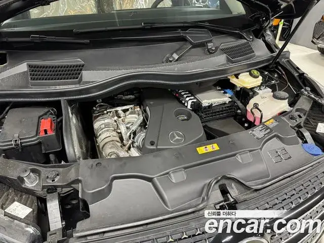Mercedes-Benz V-Class 2025 — Фото 6/18