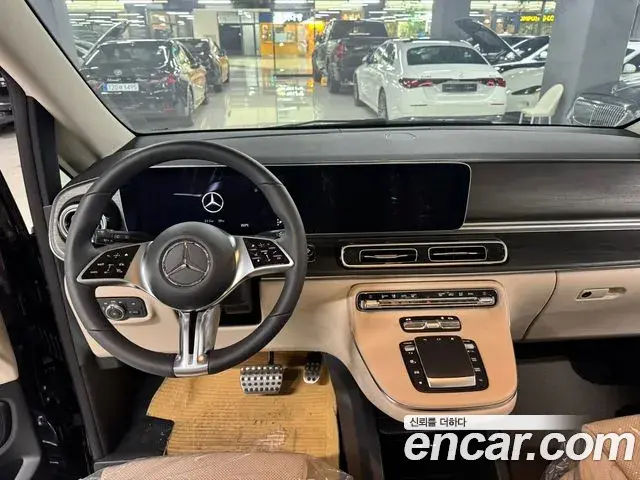 Mercedes-Benz V-Class 2025 — Фото 8/18