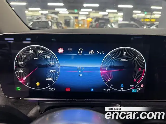 Mercedes-Benz V-Class 2025 — Фото 9/18