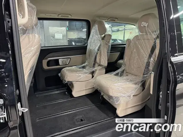 Mercedes-Benz V-Class 2025 — Фото 12/18