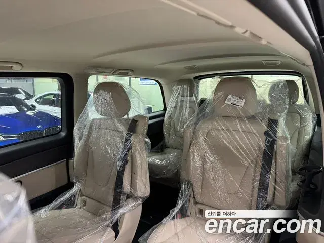 Mercedes-Benz V-Class 2025 — Фото 13/18