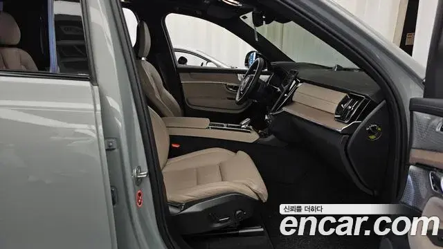 Volvo XC90 2025 — Фото 11/20