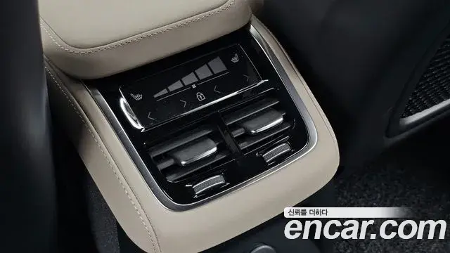 Volvo XC90 2025 — Фото 18/20