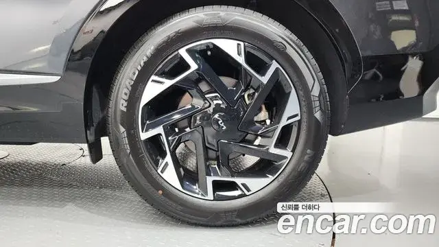 Kia Sportage 2023 — ფოტო 25/32