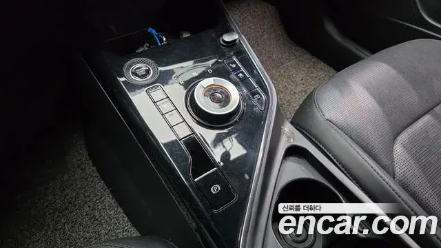 Kia Niro 2023 — Photo 9/20
