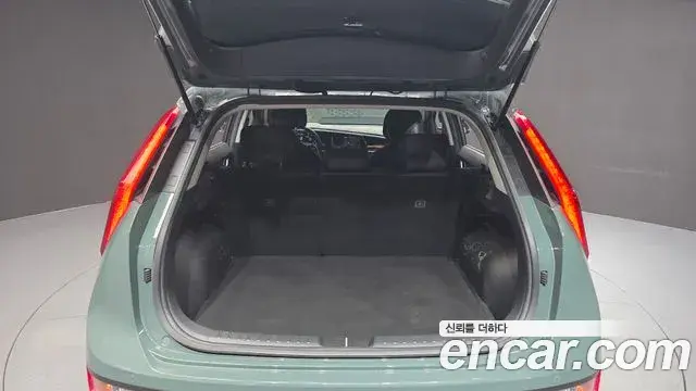 Kia Niro 2023 — Photo 16/20