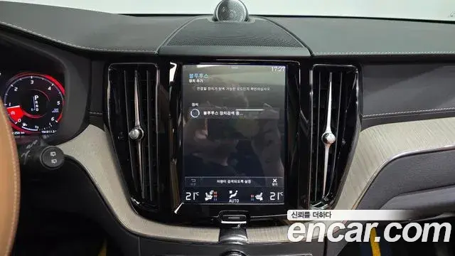 Volvo XC60 2020 — Фото 13/20