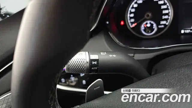 Genesis GV70 2022 — ფოტო 31/32