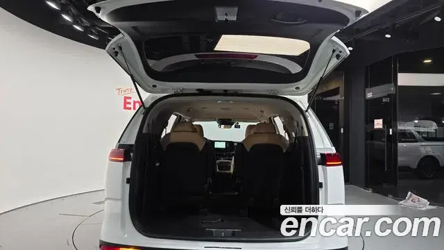 Kia Carnival 2022 — Фото 20/20