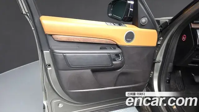 Land Rover Discovery 5 2018 — Şəkil 27/36