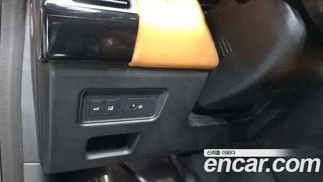 Land Rover Discovery 5 2018 — Şəkil 18/36