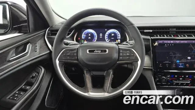 Jeep Grand Cherokee 2023 — Фото 13/20