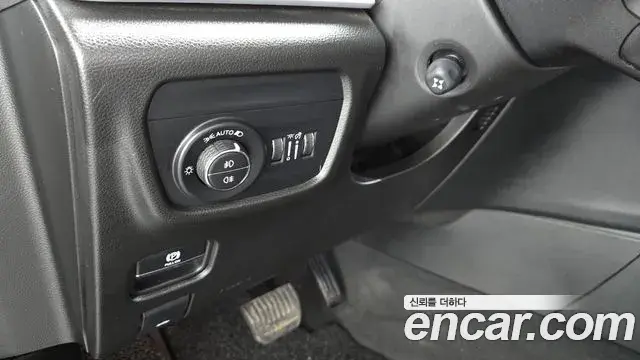 Jeep Grand Cherokee 2023 — Фото 18/20