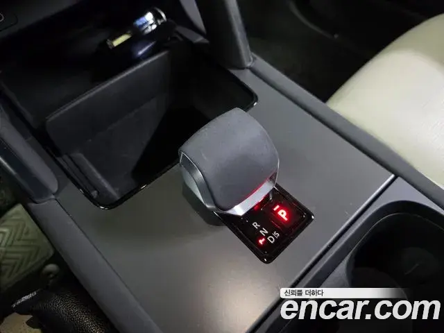 Land Rover Discovery Sport 2024 — ფოტო 18/20