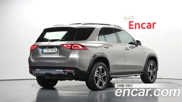 Mercedes-Benz GLE-Class 2021 — Photo 2/20