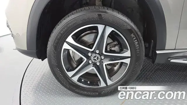 Mercedes-Benz GLE-Class 2021 — Photo 5/20
