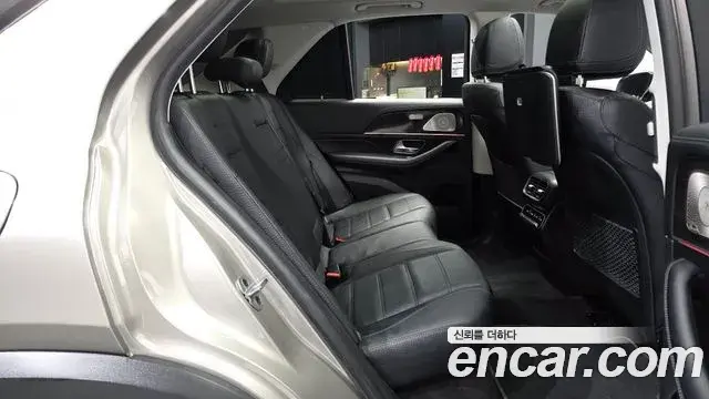 Mercedes-Benz GLE-Class 2021 — Photo 12/20