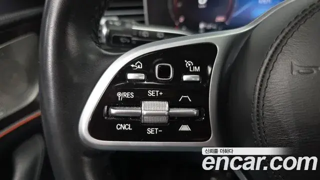 Mercedes-Benz GLE-Class 2021 — Photo 17/20