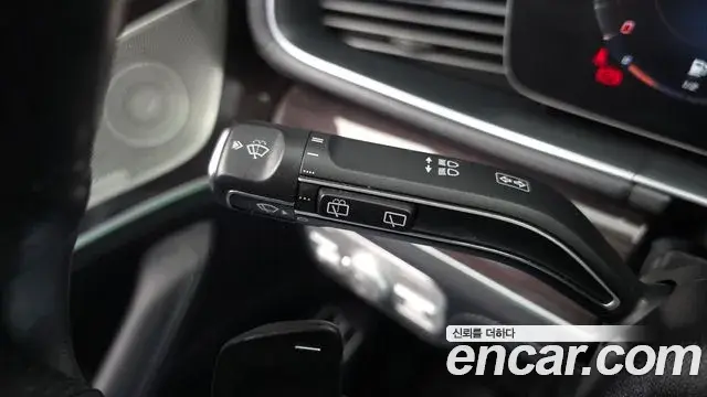 Mercedes-Benz GLE-Class 2021 — Photo 19/20