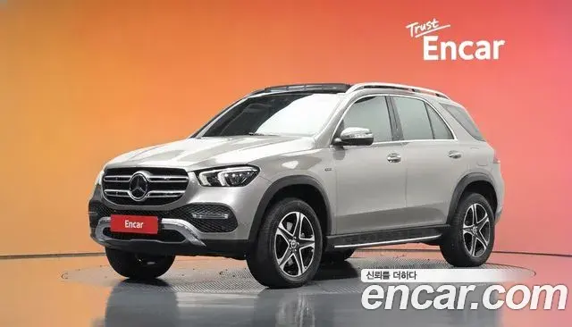 Mercedes-Benz GLE-Class 2021 — Photo 1/20