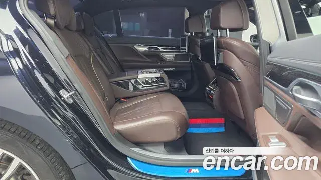 BMW 7 Series 2018 — Фото 12/20