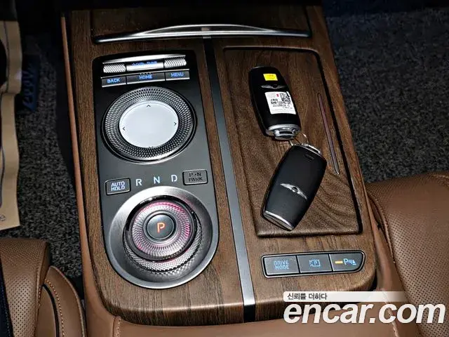 Genesis Electrified G80 2021 — Photo 17/20