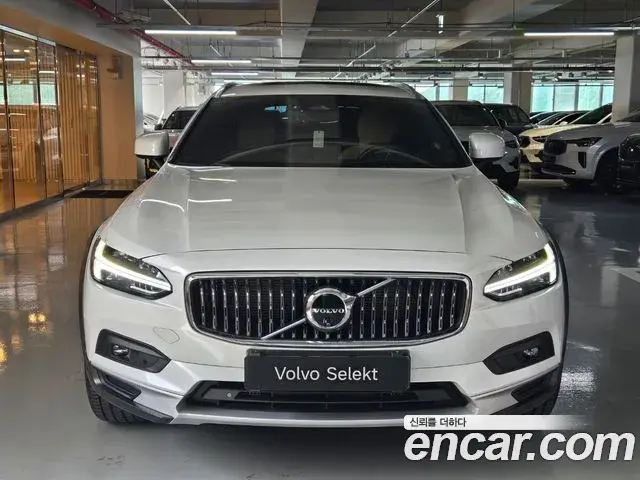 Volvo V90 Cross Country 2025 — Фото 2/16