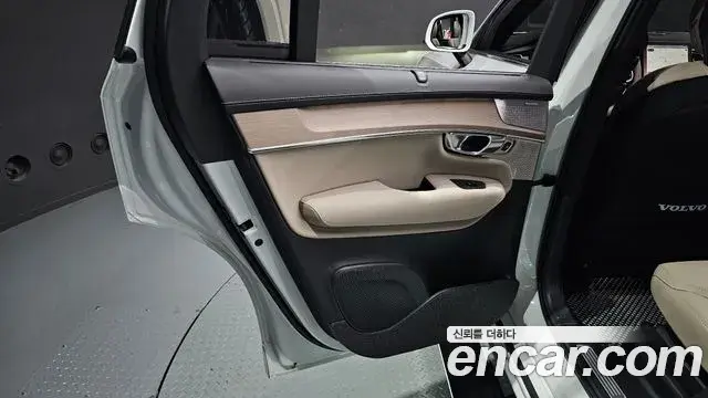 Volvo XC90 2026 — Şəkil 28/31