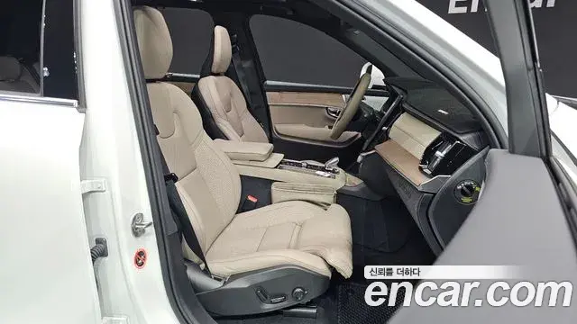 Volvo XC90 2026 — Şəkil 8/31
